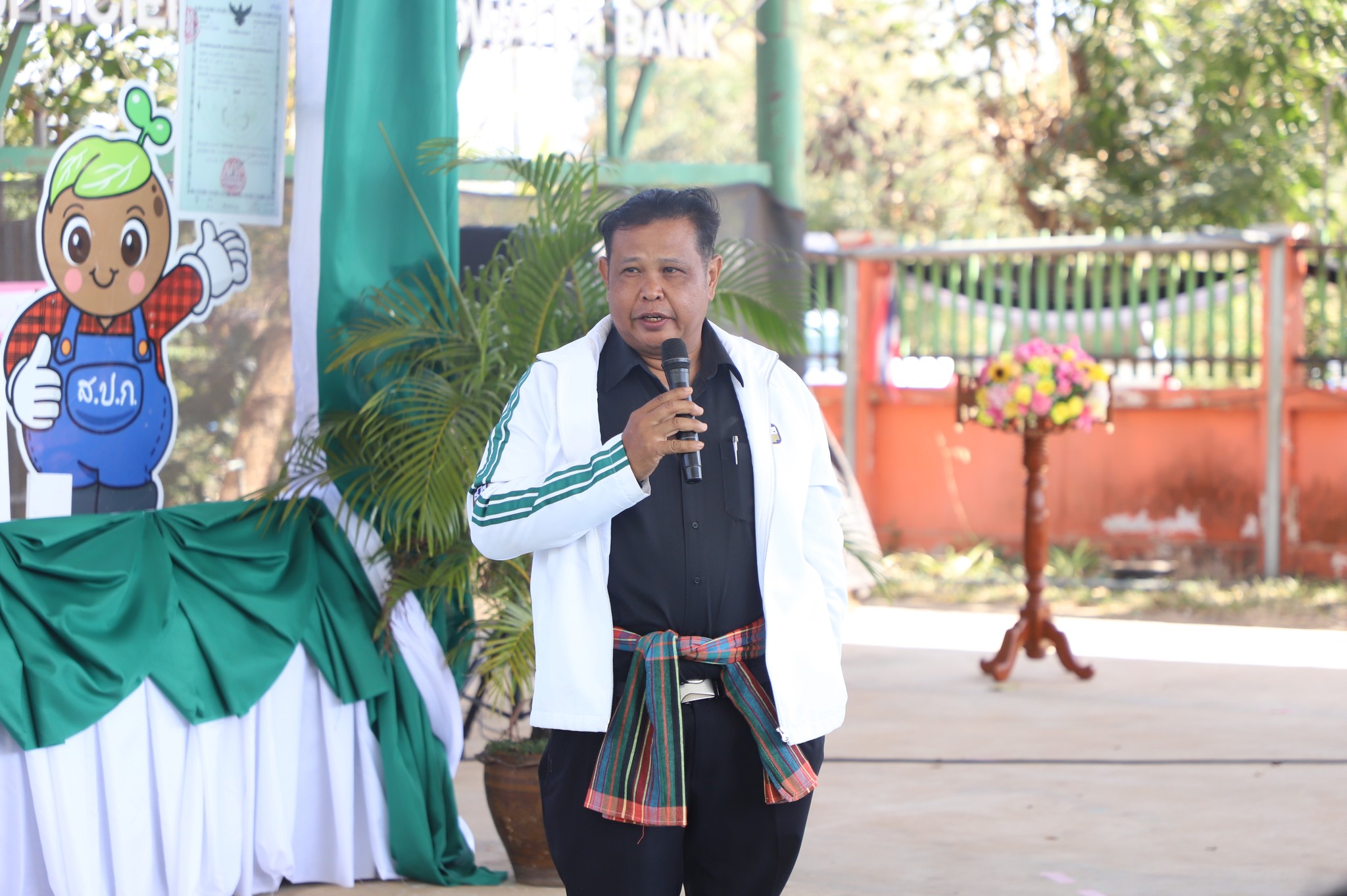 title - ชาวน้ำยืนเฮ ส.ป.ก. ขนทัพบริการถึงที่ ต.เก่าขาม ลดค่าใช้จ่าย ยื่นขอออกโฉนด - ปรึกษาปัญหากฎหมาย ครบจบในที่เดียว